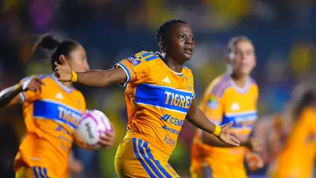 Tigres Femenil rescata el empate ante Rayadas en el Clásico Regio 47