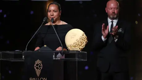 Charlyn Corral gana premio a Mejor Delantera del Mundo; manda mensaje a Scarlett Camberos
