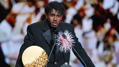 Lamine Yamal gana el Trofeo Kopa a mejor jugador joven; dice que debió haber sido para Cubarsí