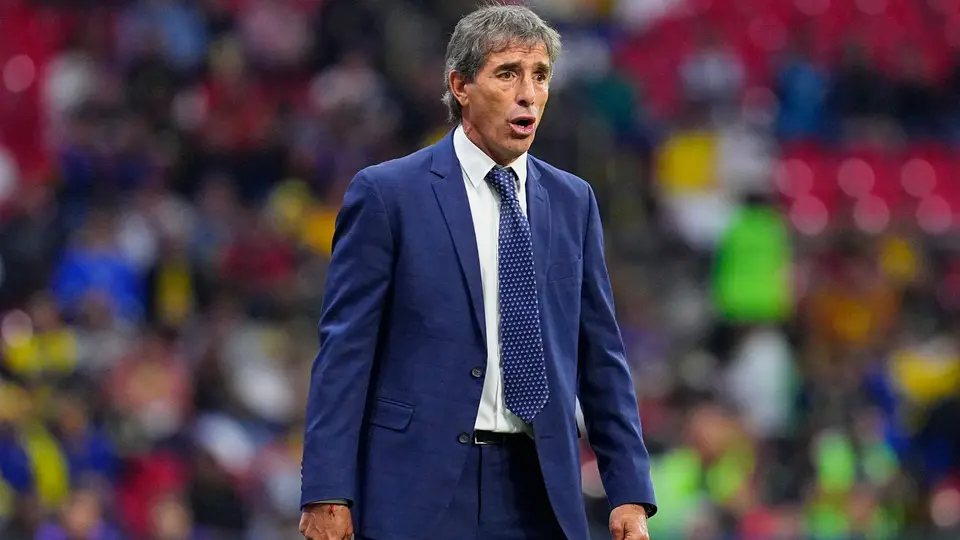 Guillermo Almada sufre por la derrota ante Pachuca | Imago7