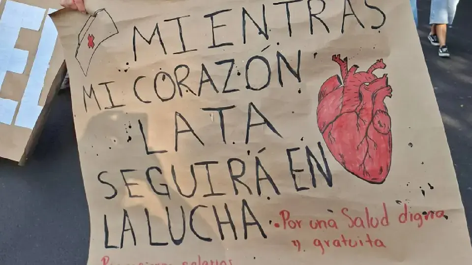 Trabajadores inconformes del IMSS exigen un aumento salarial de 10% directo al sueldo base./ X: gloriaalcocer