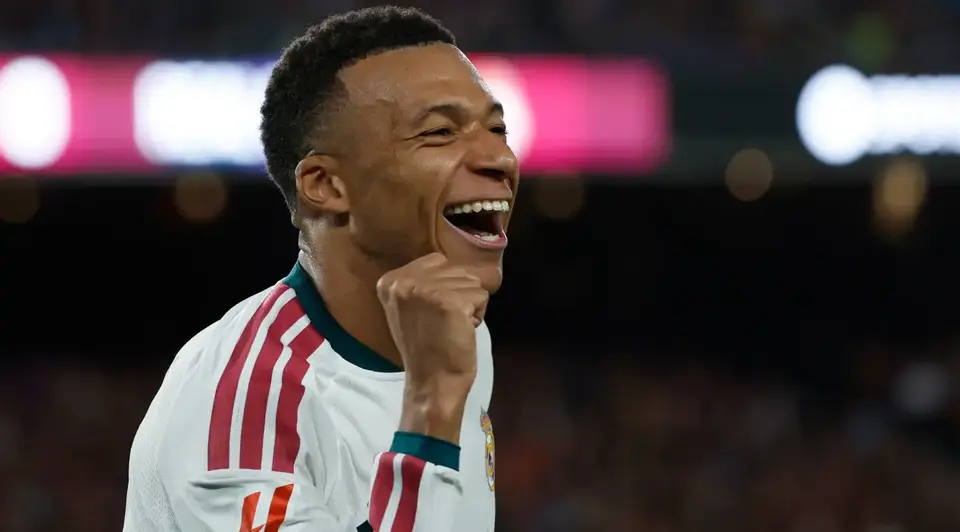Kylian Mbappé, jugador del Real Madrid, en festejo de gol ante Barcelona | AP