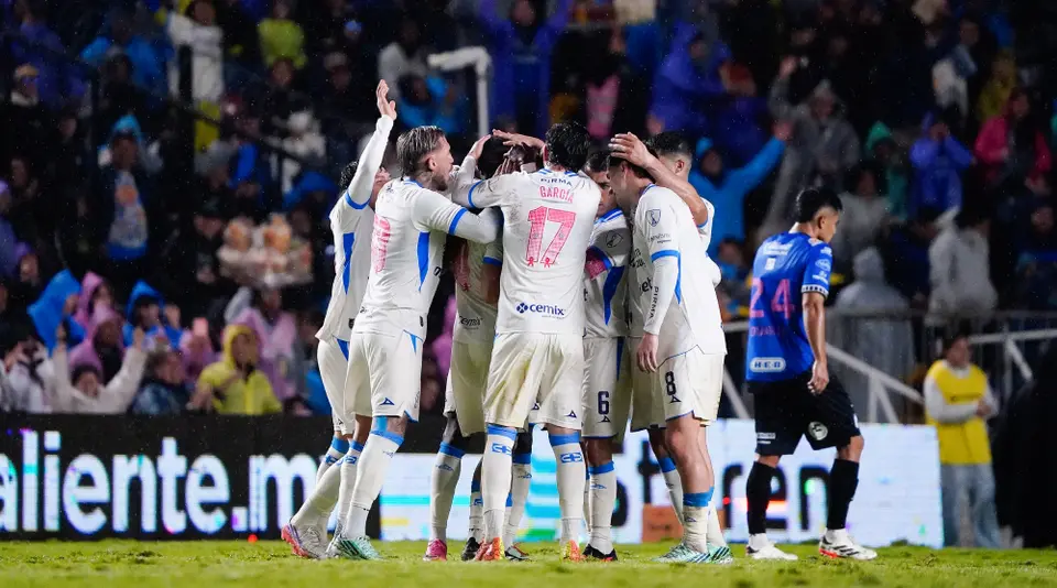 Cruz Azul celebra el tercer gol ante el Querétaro | IMAGO7