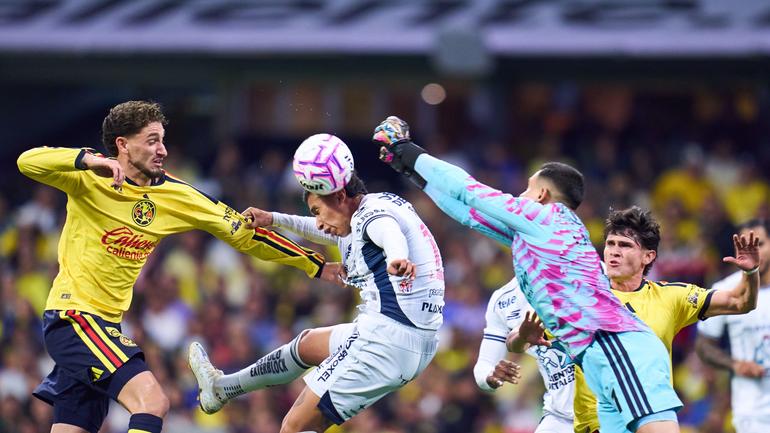 Jugada del posible penal en favor de Pachuca ante América | MexSport