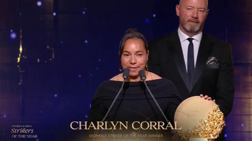 Charlyn Corral recibe el premio a Mejor Delantera del Año | CAPTURA DE PANTALLA