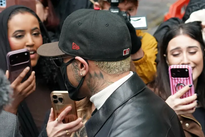Chris Brown recibió su condena este lunes 26 de octubre de 2026 por una agresión ocurrida en 2023./ AP