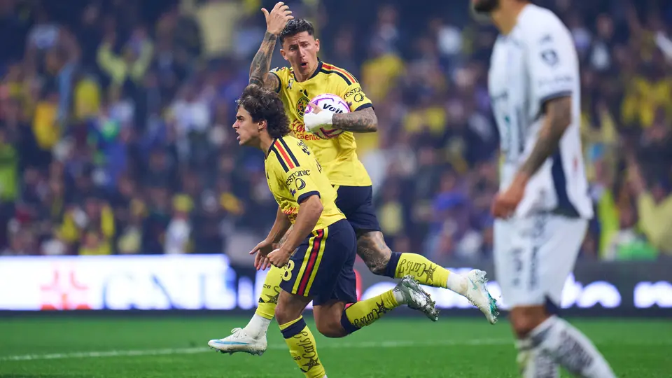 Brian Rodríguez y Carlos Álvarez festejan el empate de América | MexSport