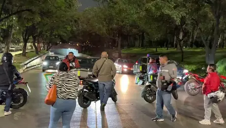 ¿Qué pasó en Circuito Interior? Familiares de un menor bloquean vialidad para exigir atención médica