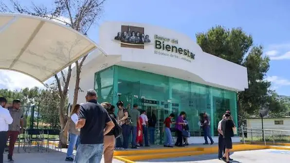 Las personas cuyo primer apellido inicia con la letra A serán las primeras en recibir su apoyo económico./ RS