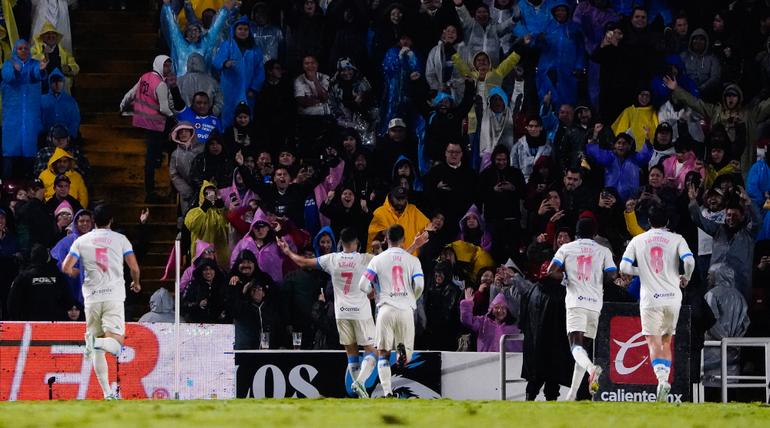 Nicolás Ibáñez se manda un golazo ante Querétaro | IMAGO7