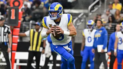 Matthew Stafford rompe récord de pases de anotación y lidera victoria de Rams ante Raiders
