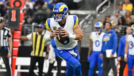 Matthew Stafford rompe récord de pases de anotación y lidera victoria de Rams ante Raiders