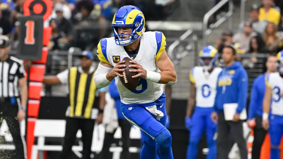 Matthew Stafford rompe récord de pases de anotación y lidera victoria de Rams ante Raiders