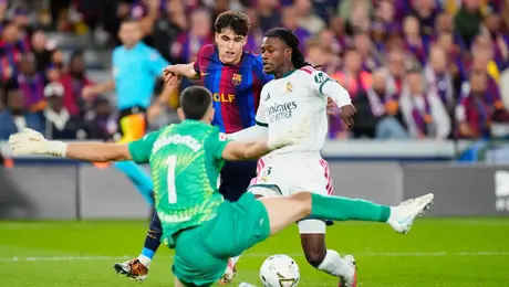 ¡Escándalo en El Clásico! Aficionados del Barcelona agreden a Camavinga durante festejo del Real Madrid