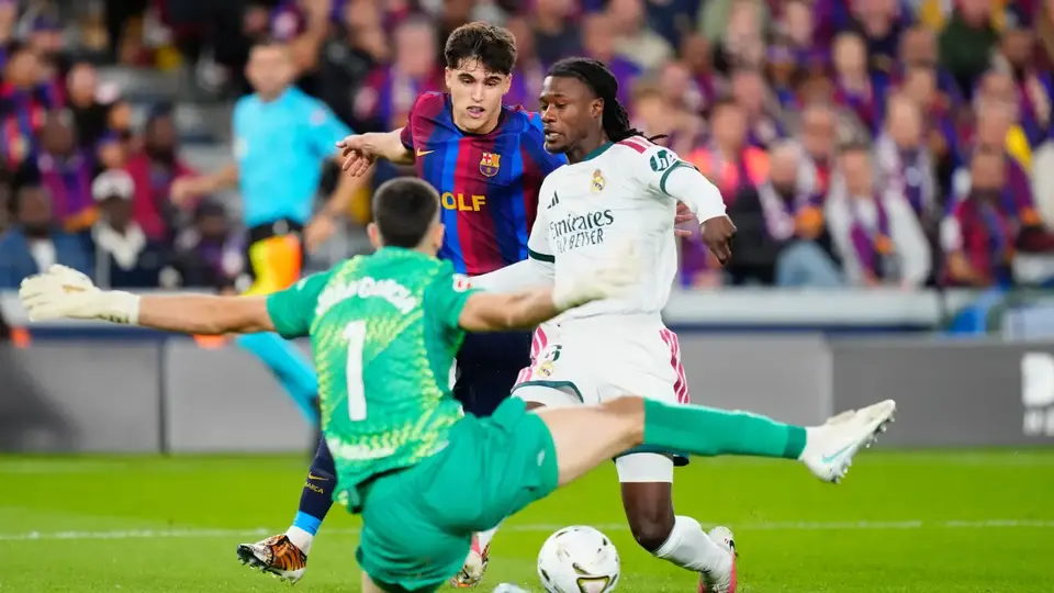 ¡Escándalo en El Clásico! Aficionados del Barcelona agreden a Camavinga durante festejo del Real Madrid
