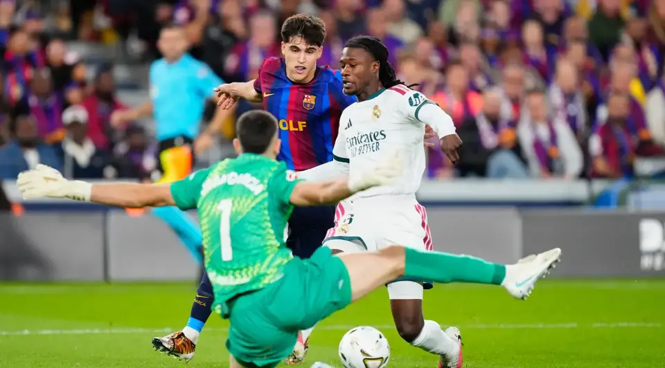 Eduardo Camavinga, jugador del Real Madrid, ante el Barcelona | AP