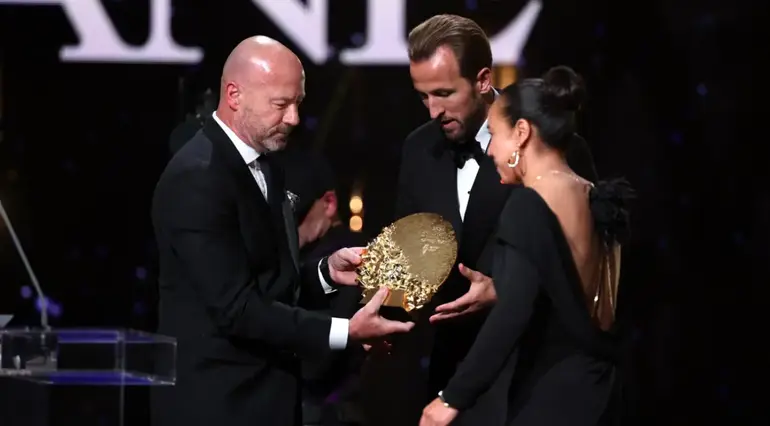Harry Kane y Charlyn Corral, en la gala del Balón de Oro | AFP