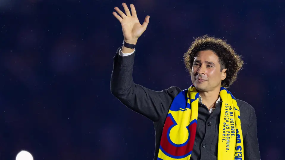 Memo Ochos durante su reconocimiento en el Estadio Banorte