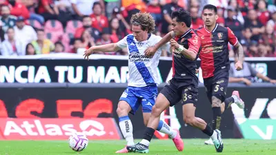 ¿Era roja? Polémico codazo de Puebla sobre Atlas desata debate arbitral