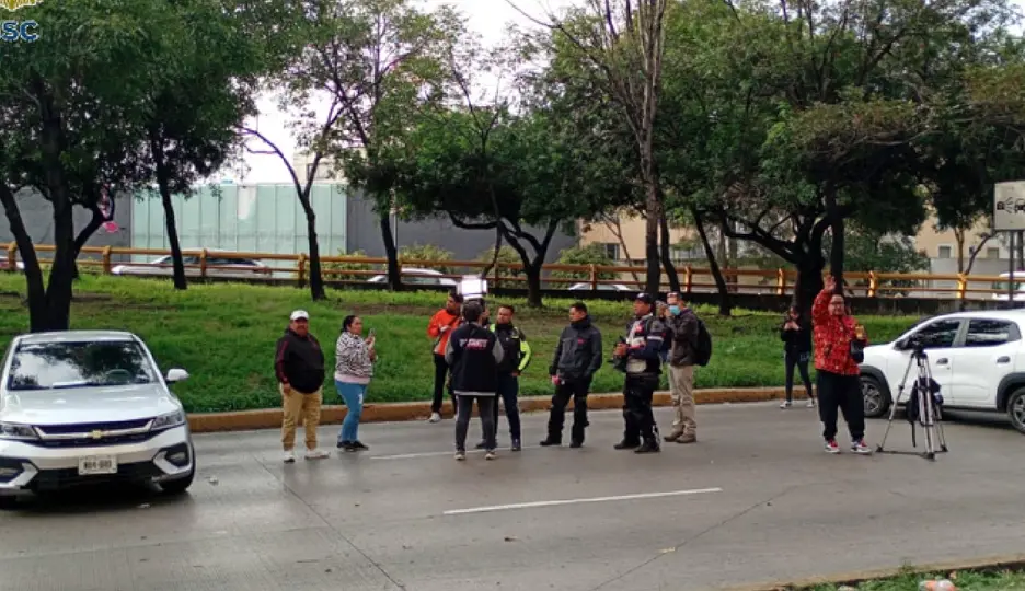 La madre del niño denunció presunta negligencia médica y pidió atención urgente para su hijo / @OVIALCDMX