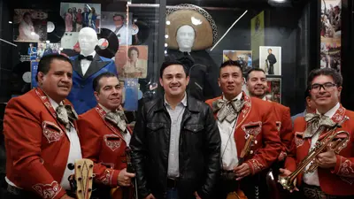 Adrián Bedolla “El Jilguero” tendrá su vestuario en Orgullo Chintololo junto a piezas de José José