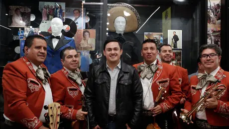 Adrián Bedolla “El Jilguero” tendrá su vestuario en Orgullo Chintololo junto a piezas de José José