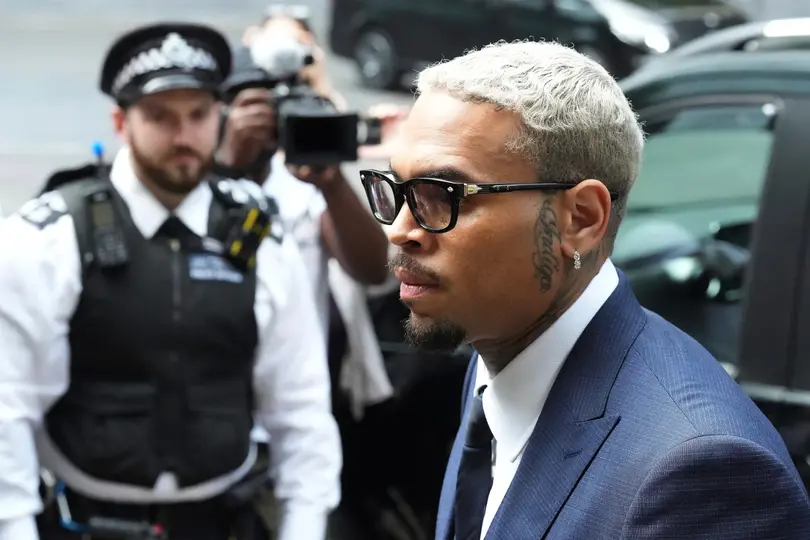 El intérprete de R&B golpeó con una botella al productor Abraham “Abe” Diaw en una discoteca de Londres./ AP