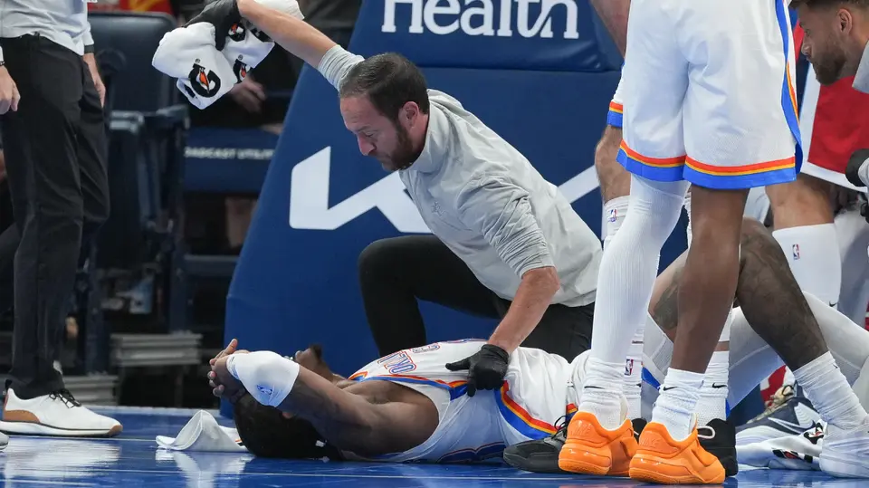 Jalen Williams fue atendido inmediatamente por el cuerpo médico del Thunder | AP