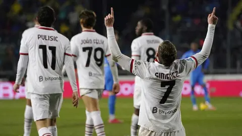 ¡De italiano a español! AC Milan celebra gol de Santi Giménez muy a la mexicana