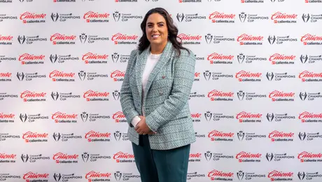 Fernanda Sainz, directora de marketing de Caliente, pide que el futbol femenil no replique lo del varonil