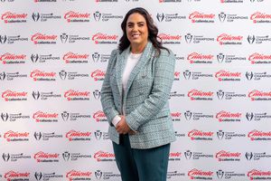 Fernanda Sainz, directora de marketing de Caliente, pide que el futbol femenil no replique lo del varonil