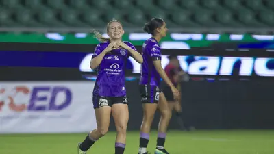 Aficionado hace pedido curioso a jugadora de la Liga MX Femenil