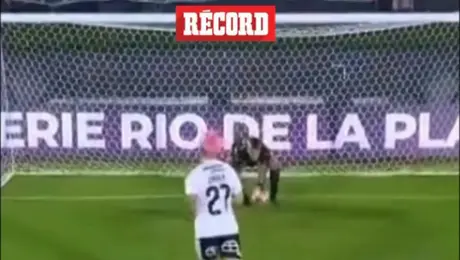 De película: el Panenka viral de Cristian Zavala terminó en fractura de rodilla