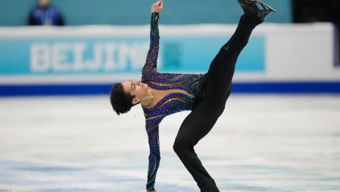 Donovan Carrillo durante una presentación