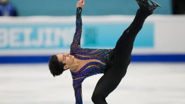 Donovan Carrillo durante una presentación