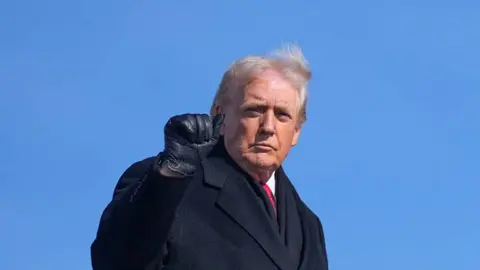 El presidente Donald Trump no asistirá el Super Bowl este año/AP
