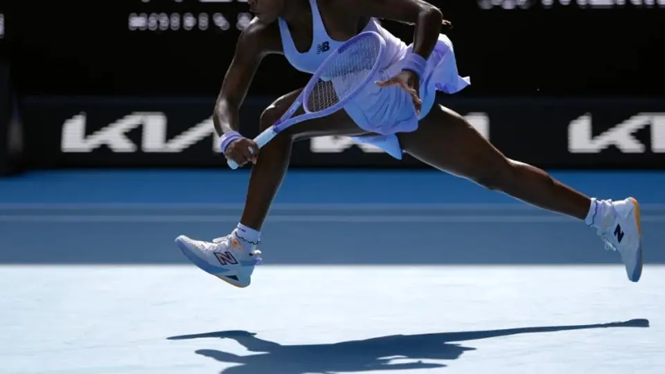 Coco Gauff desquitó su ira contra su raqueta | AP