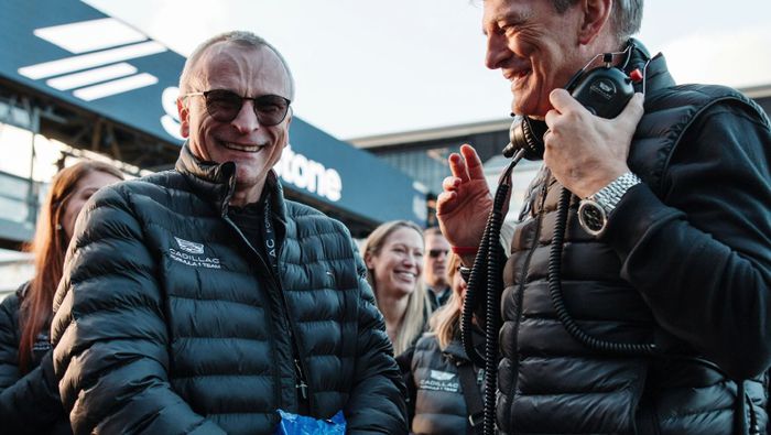Graeme Lowdon explicó lo que pasó con Checo Pérez en Barcelona