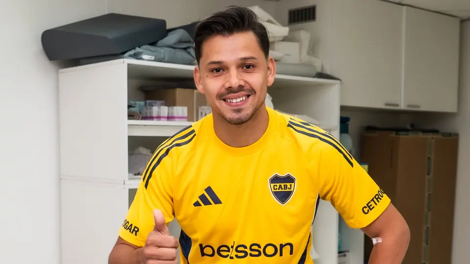Primera foto oficial de Romero como jugador de Boca | X: @BocaJrsOficial