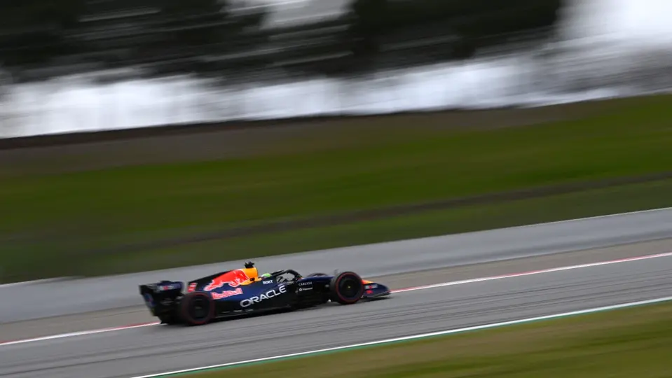 Isack Hadjar chocó con Red Bull en el shakedown de Barcelona | AP