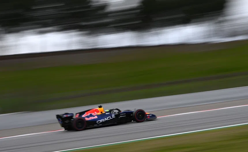 Isack Hadjar chocó con Red Bull en el shakedown de Barcelona