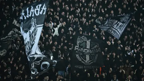 Tragedia: Mueren siete aficionados del PAOK en aparatoso accidente vial