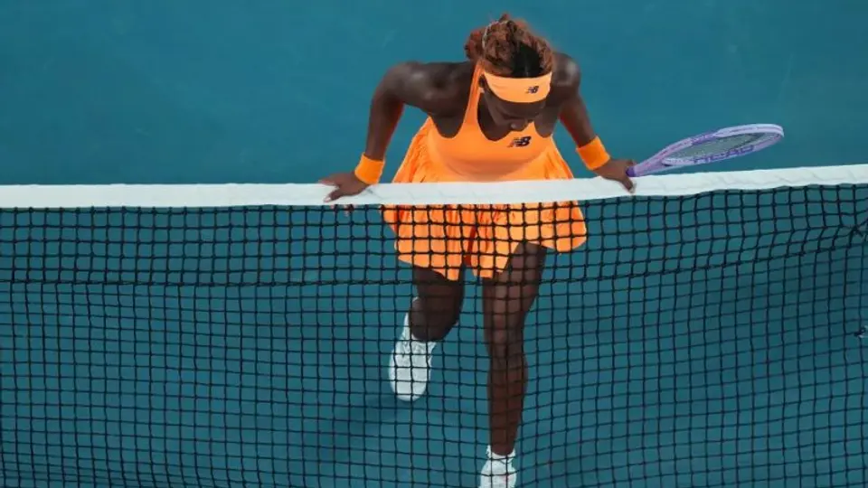 Coco Gauff desquitó su ira contra su raqueta | AP