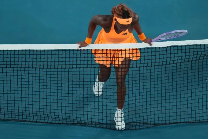 Coco Gauff desquitó su ira contra su raqueta | AP