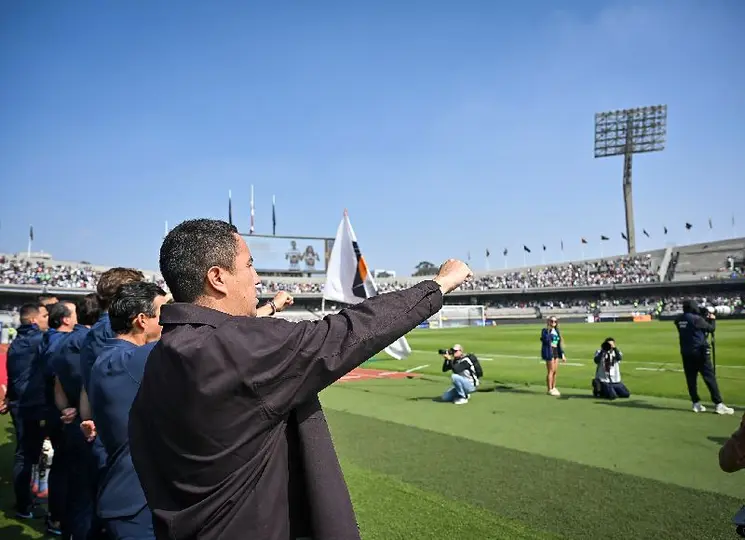Efraín Juárez con el himno de Pumas l IMAGO7