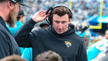 Bills tienen en la mira al coordinador ofensivo de los Jaguars para su puesto de entrenador en jefe