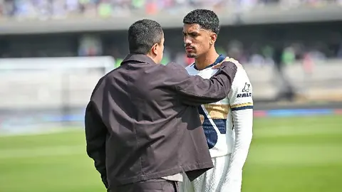 Efraín Juárez dando instrucciones a jugador l IMAGO7