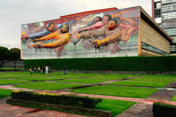 La UNAM fue reconocida en rankings internacionales 2026 como una de las universidades mejor posicionadas del mundo por disciplinas académicas./ Pixabay