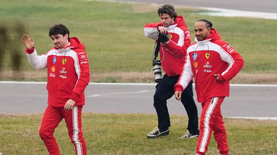 Charles Leclerc y Lewis Hamilton con Ferrari