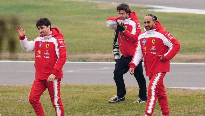 Charles Leclerc y Lewis Hamilton con Ferrari